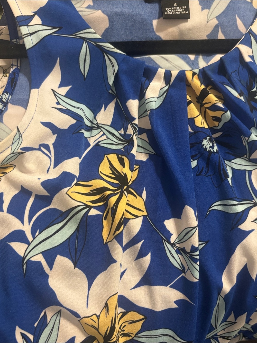 Liz Claiborne Royal Blue Floral Pleated Neck Camisole - Picture 4 of 5